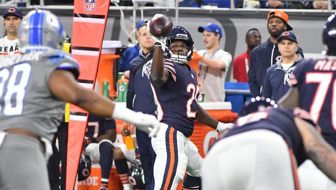 It was only two or three yards but it was still pretty cool as Bears' Tarik Cohen makes a one handed reception in the third quarter.