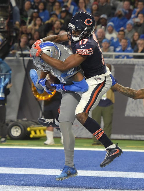 LIons' Quandre Diggs intercepts a pass intended for Bears' Dontrelle Inman in the end zone in the fourth quarter.