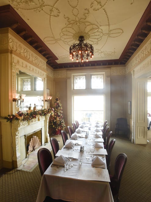 Table seating for any size party in beautifully appointed rooms.