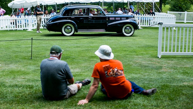 People watch the award parade at the 40th annual Concours d'Elegance of America.