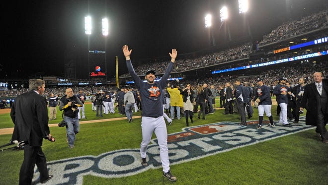 Justin Verlander waves to the fans as the Detroit Tigers beat the New York Yankees in game 4 of the ALCS to advance to the 2012 World Series.