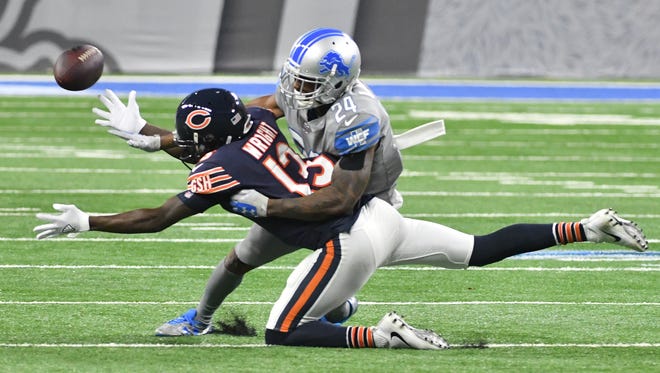 Bears' Kendall Wright can't pull in a reception with Lions'  Nevin Lawson defending in the third quarter.