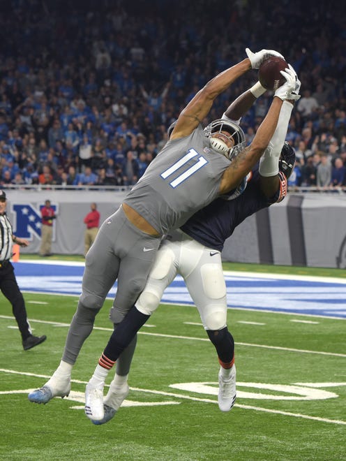 Lions Marvin Jones Jr. stretches out and steals away a possible interception by Bears' Eddie Jackson for a long first down reception in the second quarter.