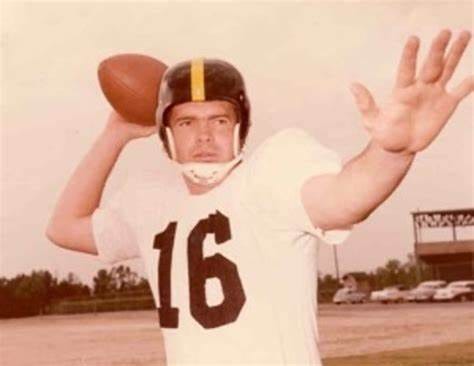 Norm Snead, quarterback in the NFL for five different teams, making the Pro Bowl four times. He was the No. 2 overall pick in the 1961 NFL Draft. Jan. 14. He was 84.