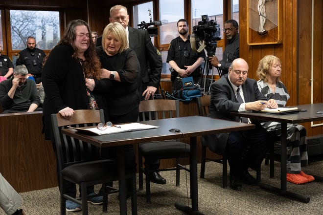 Raquel Smouthers, left, sister of Mariah Dodds, speaks to the court as defendant Marshella Chidester, far right, with defense attorney Bill Colovos, listens during an arraignment in Monroe County District Court before District Court Judge Christian Horkey in Monroe, Tuesday, April 22, 2024. Chidester is accused of driving drunk and killing two children and injuring 13 other people at Swan Boat Club. Andy Morrison, The Detroit News