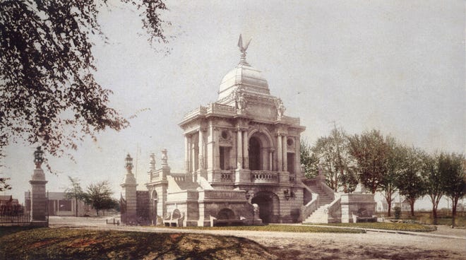 Hurlbut Gate, at the entryway to Water Works Park, still stands at East Jefferson and Cadillac Boulevard.  It was built in 1894 and restored in 2007. The monument was named for a former president of the Board of Water Commissioners, Chauncey Hurlbut.