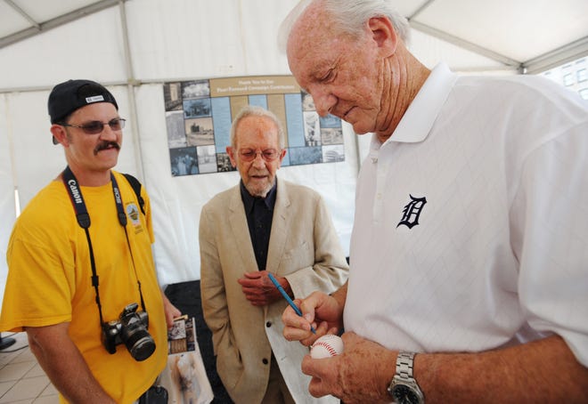 Al Kaline would continue to broadcast Tigers games after George Kell retired after the 1996 season, working on WKBD through 2001, with the likes of Ernie Harwell, Jim Price and Frank Beckmann.