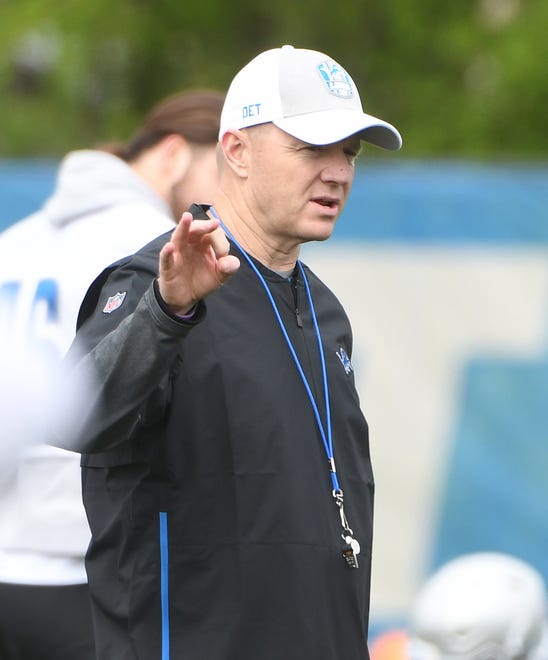 Lions offensive coordinator Darrell Bevell instructs on the field during warm-ups.