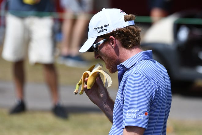 Dominic Bozzelli enjoys a banana on the 10th fairway.