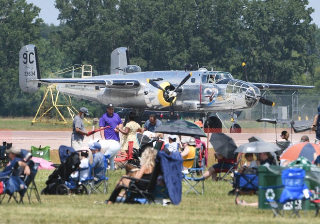 B-25 'Yankee Warrior' taxis for takeoff as the crowd gathers for the show.