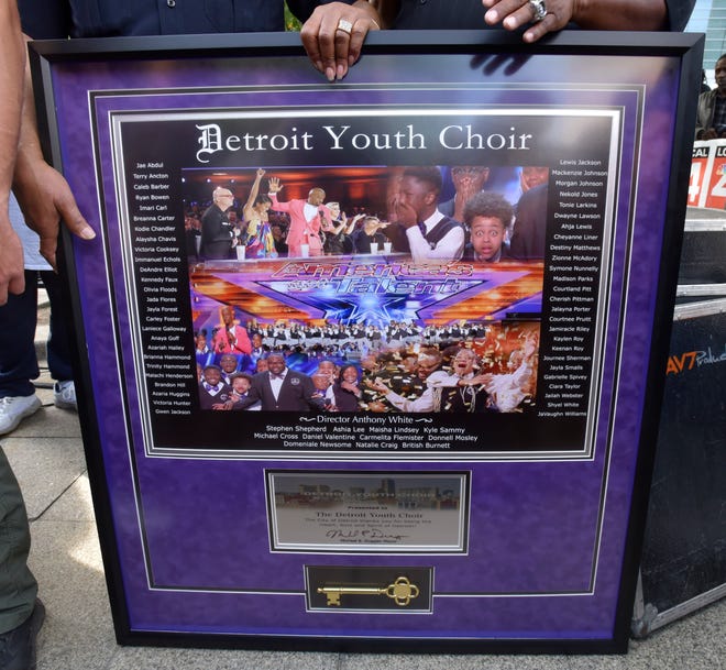 Detroit Mayor Mike Duggan presented the Detroit Youth Choir with a key to the city.