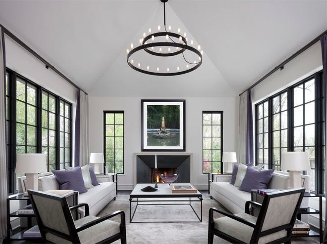 Located at 2774 Turtle Lake, the design of the house combines sleek contemporary with classic refined elegance. The sale is being handled by Higbie Maxon Agney, Inc. Realtors in Grosse Pointe Farms.