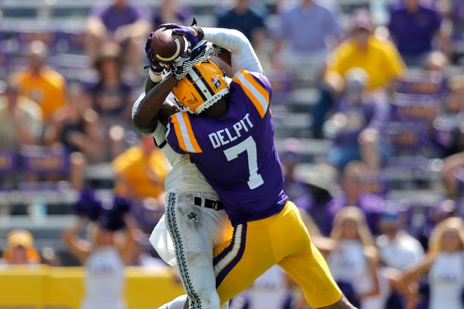 17. Dallas Cowboys — Grant Delpit, DB, LSU: The last time Dallas took a defensive back out of LSU in the first round, it didn’t work out, but that shouldn’t prevent them from trying it again. Delpit didn’t have the season many expected, but you can still see why most view him as the best safety in this draft.