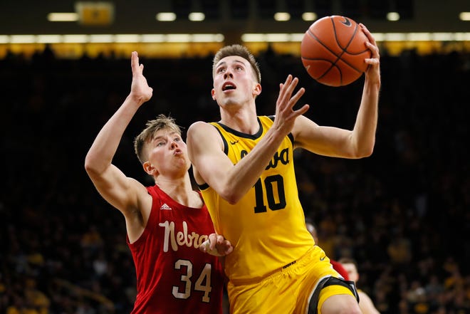 4. Iowa (17-7, 8-5) – The Hawkeyes got blitzed early in the week at Purdue and likely took that game film and chucked it in the garbage. Nothing went right that night, but the Hawkeyes responded by taking care of business against Nebraska. A tough week is in store, though, as the Hawkeyes hit the road to face Indiana and Minnesota in a pair of winnable games that could determines whether they’ll remain among the contenders. Last week: 4.