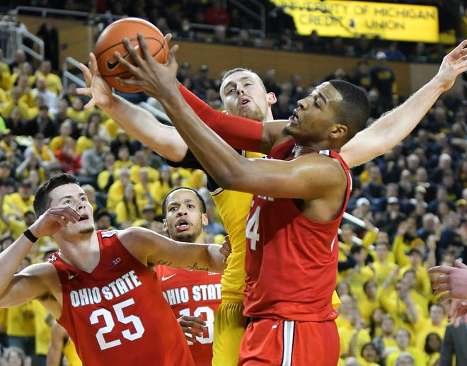 10. Ohio State (15-8, 5-7) – The Buckeyes had found a bit of a resurgence, winning at Michigan early in the week for their third straight victory. However, they got blown out at Wisconsin on Sunday and now get set for a pair of home games with Rutgers and Purdue this week as they fight to remain in the NCAA Tournament conversation. Last week: 9.