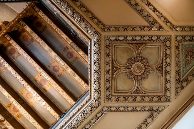 The ceiling of the main lobby of the Detroit Masonic Temple was decorated in the style of a castle in Palermo, Sicily.