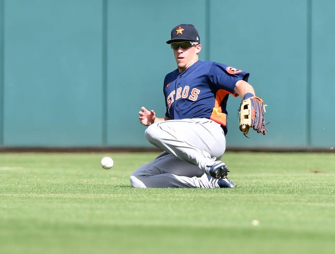 Astros' Stephen Wrenn cannot catch this fly ball off the bat of Tigers' Willi Castro in the third inning.