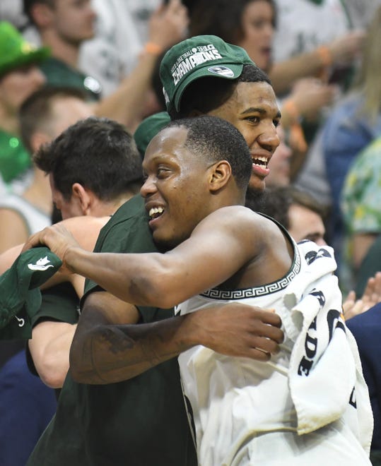 Michigan State's Cassius Winston and Aaron Henry hug as Winston comes out of the game late in the second half.