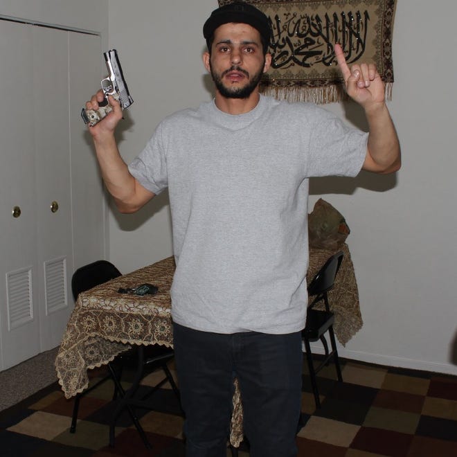 Federal agents say they discovered several photos of Yousef Ramadan posing with weapons while making an ISIS hand gesture.