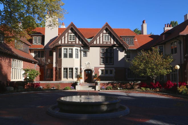 Detroit News publisher George G. Booth hired Albert Kahn to design his 1908 mansion in Bloomfield Hills, now known as Cranbrook House.