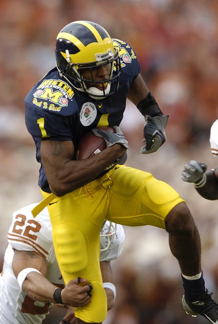WIDE RECEIVER – Braylon Edwards, 2001-04: Edwards holds most of Michigan’s receiving yards and had a particularly prolific season in 2004 when he was the Big Ten MVP and Offensive Player of the Year, as well as the Biletnikoff Award winner. That season, Edwards set the season record for receptions with 97 and yards with 1,330. He tops Michigan’s career leaders with 252 receptions, 3,541 yards and 39 touchdowns.