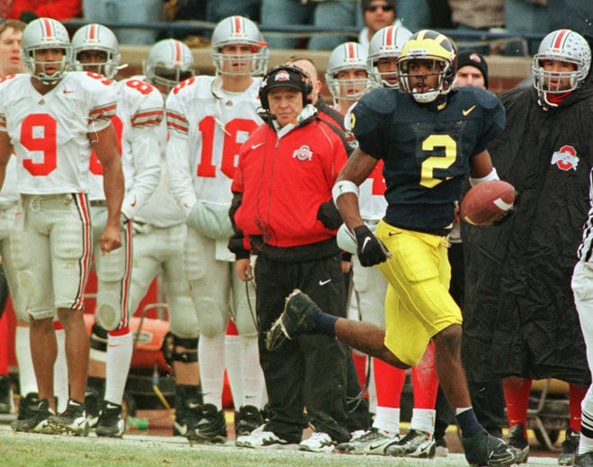 DEFENSIVE BACK – Charles Woodson, 1995-97: The 1997 Heisman Trophy winner impressed on all fronts, primarily on defense, but also on offense and special teams as he helped Michigan to an unbeaten season. He ranks No.2 at Michigan in career interceptions with 18 and his eight in 1997 is tied for third for interceptions in a season. He was a two-time All-American and was inducted into the College Football Hall of Fame in 2018.