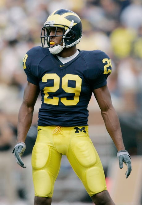 DEFENSIVE BACK – Leon Hall, 2003-06: An All-American in 2006, Hall is tied for fourth in career interceptions with 12. He holds the record for most fumble return yards with 83 in 2005 and is tied for second in pass breakups in a season with 18 in 2006. He is second in career PBUs with 43.