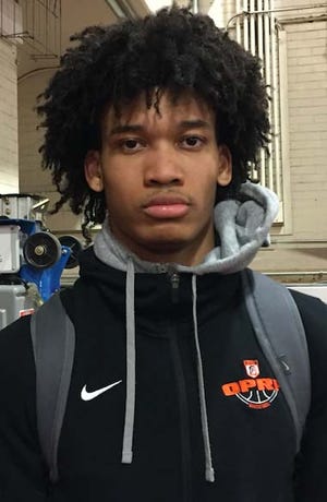 Isaiah Barnes, a four-star forward from Illinois, verbally committed to Michigan on Wednesday.