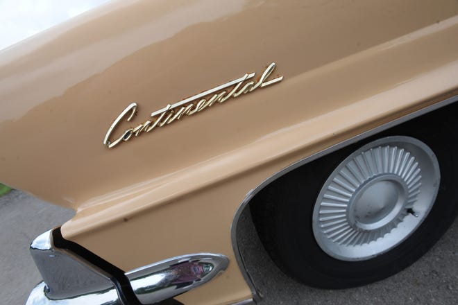 Badging detail of Tom Thornton's 1959 Lincoln Continental Mark IV at Heritage Park in Farmington Hills, Michigan on August 15, 2016.