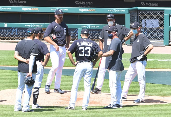 Pitching coach Rick Anderson talks with some of the pitchers on the mound.
