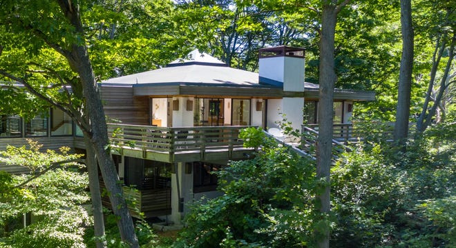 This mid-century modern estate in Macatawa Park, a private Lake Michigan beach community that's been popular among vacationers since the 1800s, sits on one of the largest lots in the area.