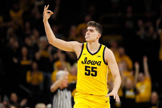 1. Iowa: Bringing back the reigning Big Ten Player of the Year was huge for the Hawkeyes as center Luka Garza announced he would return to Iowa City for his senior season. His presence bolsters an Iowa team that can put the ball in the bucket as the Hawkeyes led the Big Ten in scoring last season at 77.7 points a game. A healthy Jordan Bohannon adds a spark while big things are expected from Joe Wieskamp and CJ Fredrick. The question at Iowa, however, is always defense. The Hawkeyes simply aren’t a good defensive team, ranking 257th in the nation last season by allowing 72.3 points a game. It might be the reason Iowa fails to meet preseason expectations.