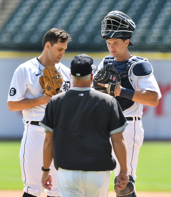 Tigers pitching coach Rick Anderson walks to the mound to talk with pitcher Matthew Boyd, left, and catcher Grayson Greiner with bases loaded in the fifth inning.