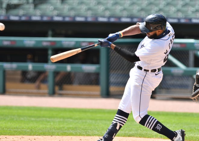 The Tigers' Willi Castro hits a two-run home run to make it 5-3 in the fourth inning.