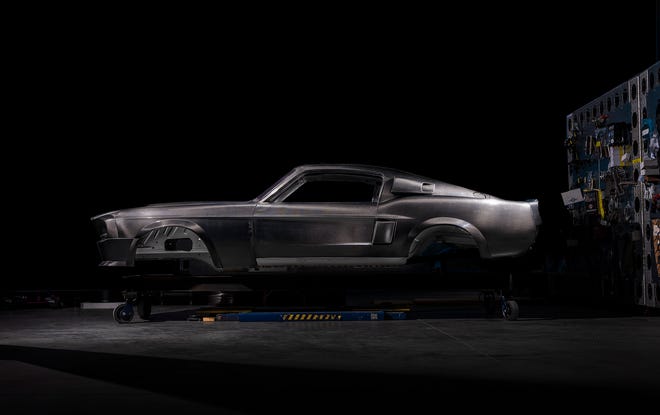 A look at the entire carbon fiber body of the GT500CR