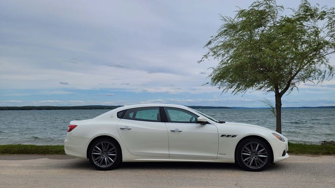 With long nose and rear-wheel-drive proportions, the 2020 Maserati Quattroporte S Q4 strikes a classic performance sedan pose.