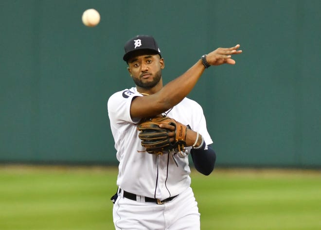 Tigers second baseman Niko Goodrum makes a throw to first for an out in the first inning.
