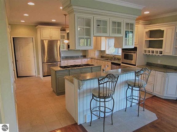 The kitchen features hand-picked Casa Verde granite countertops.