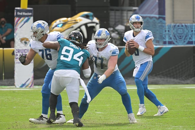 Lions quarterback Matthew Stafford, right, looks for a receiver during the first half.