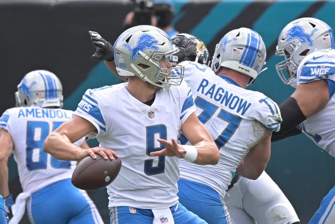 Lions quarterback Matthew Stafford looks for a receiver in the first half.
