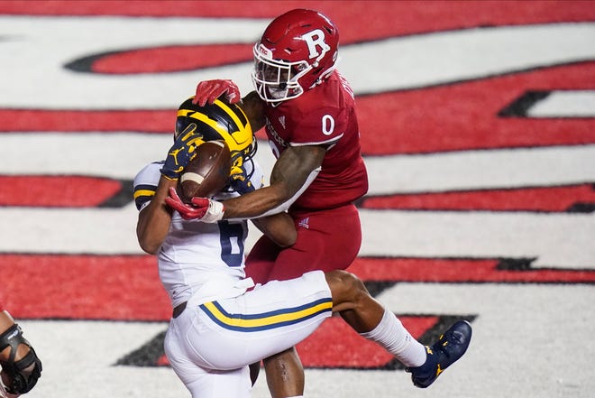 Rutgers' Christian Izien defends against Michigan's Cornelius Johnson during the third overtime.