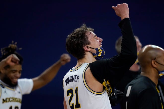 Michigan guards Franz Wagner (21) and Mike Smith, left, cheer during the second half.