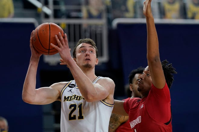 Michigan guard Franz Wagner (21) looks towards the basket at Maryland forward James Graham III (1) defends during the second half.