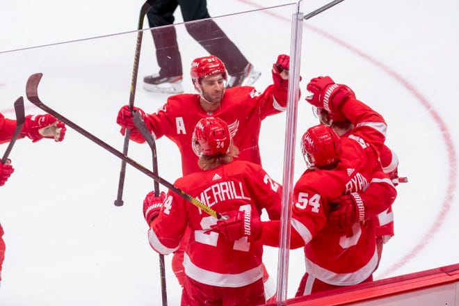 The Red Wings celebrate a goal by right wing Bobby Ryan in the second period.
