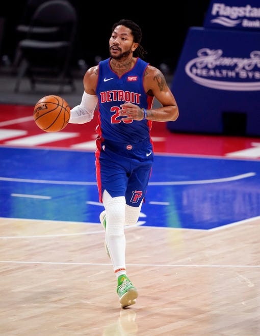 Detroit Pistons guard Derrick Rose brings the ball up court during the first half.