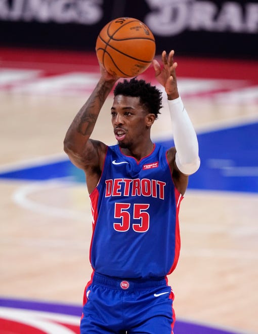 Detroit Pistons guard Delon Wright passes during the first half.