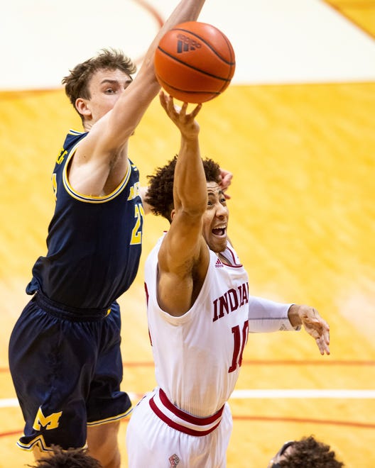 Indiana guard Rob Phinisee (10) drives to the basket with the ball as Michigan guard Franz Wagner (21) attempts to block his shot during the second half.