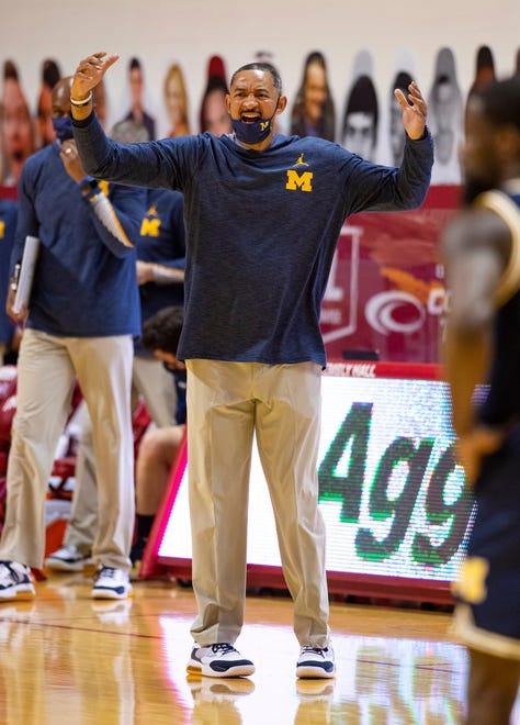 Michigan head coach Juwan Howard reacts to a call by the game officials during the first half.