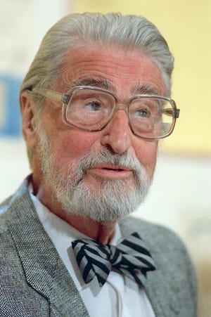 American author, artist and publisher Theodor Seuss Geisel, known as Dr. Seuss, speaks in Dallas in 1987.