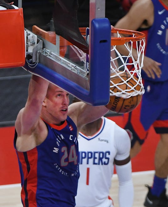 Pistons' Mason Plumlee slams home two points in the third quarter.